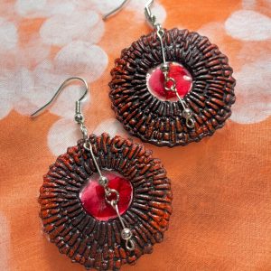 Rattan with Red Flower Petals – Rattan vörös virágszirmokkal